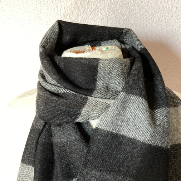 EUC J. Crew Wool & Alpaca Scarf - Picture 3 of 5